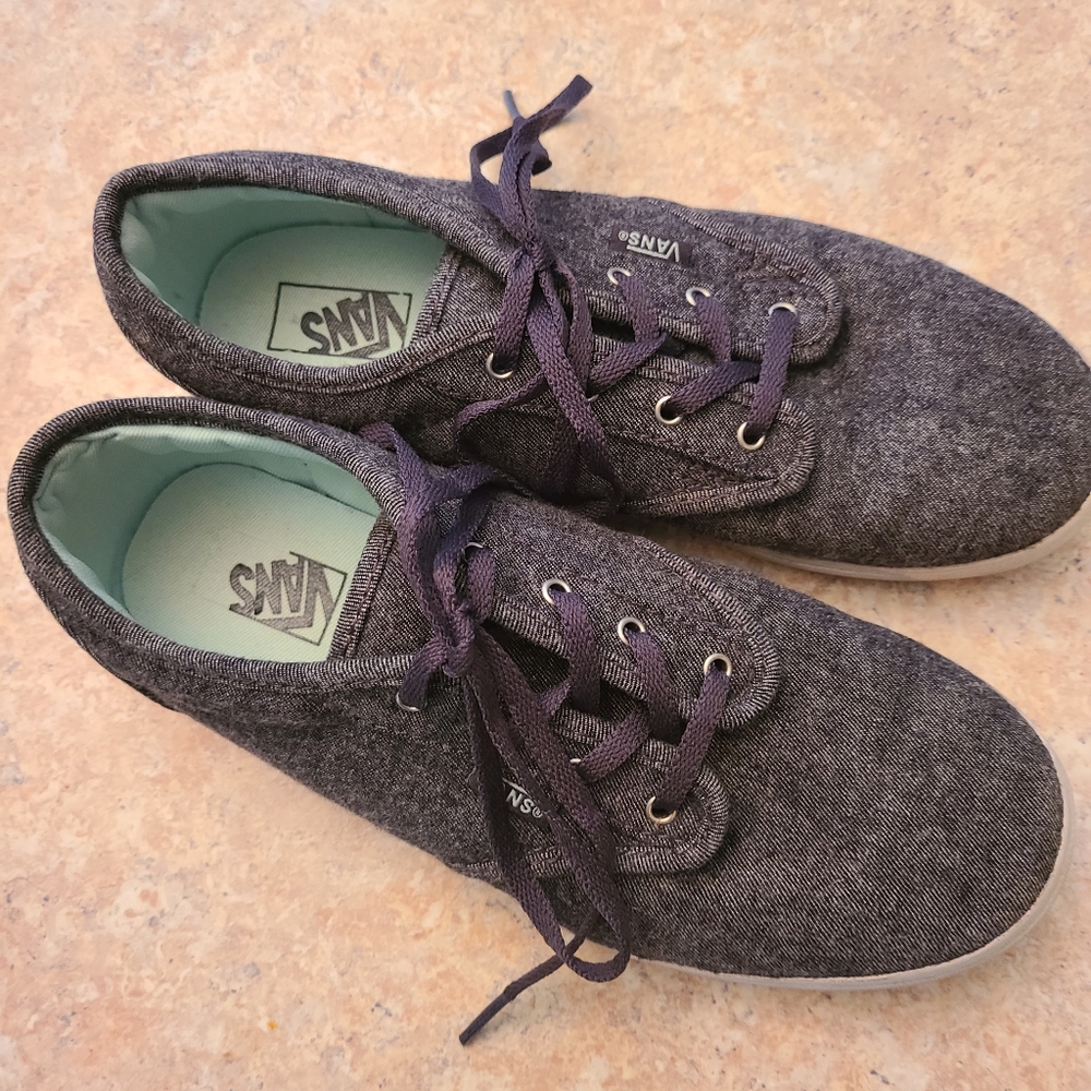 Vans Gray Lace Up Shoes in Size 5